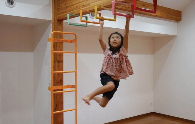雲梯（うんてい）が屋内ででいます